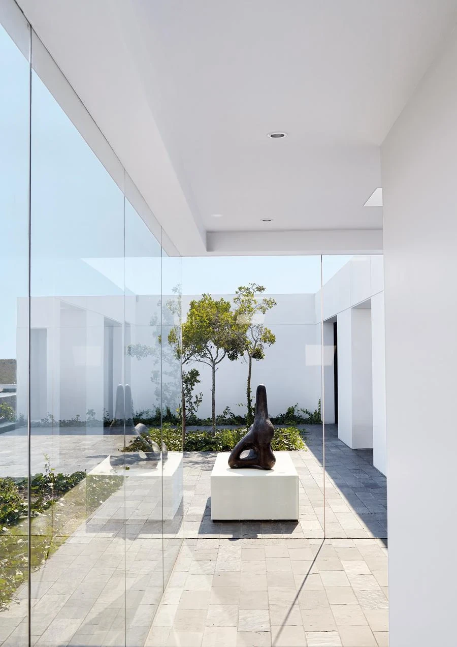 於懸崖欣賞美景:非一般的南非純白渡假屋 - Image 7